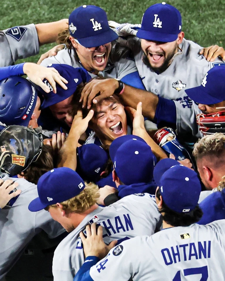 2025 Los Angeles Dodgers 8x10 photo world series champions Shoehei Ohtani - Image 1 of 1