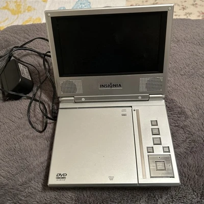 Reproductor de DVD/CD/MP3 portátil Insignia LCD de 7 pulgadas modelo IS-PD040922 SOLO PIEZAS Foto 1 de 3