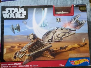 HOT WHEELS Star Wars  Flucht vom Jakku NEU Millennium Falcon , Privatverkauf  - Bild 1 von 3