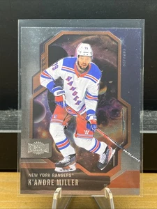 #80 K'ANDRE MILLER 2024-25 UD SkyBox Metal Universe NEW YORK RANGERS - Foto 1 di 3