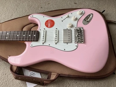 Squier Classic Vibe 60’s HSS Stratocaster CME Fsr Exclusive Pink Fender Gig Bag - Image 1 of 4