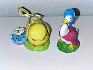 2 ADORNOS DE PASCUA HALLMARK, BEATRIX POTTER JEMIMA CHARCO PATO Y POLLITO CON MARGARITAS - Imagen 1 de 11