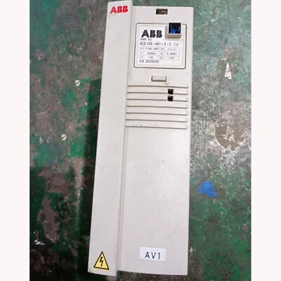 un inversor usado serie ABB ACS140 ACS143-4K1-3-C envío gratuito Foto 1 de 4