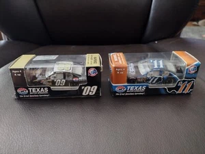 NASCAR Texas Motor Speedway 2009 e 2011 pressofuso NUOVO! 1:64 - Foto 1 di 3