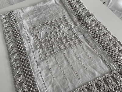 Linge Ancien Dessus De Commode En Lin Bi Brodé De Feuilles De Vigne Raisin - Photo 1/4