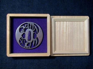 Japanese katana tsuba with wooden box – Traditional Samurai sword fitting - Picture 1 of 12