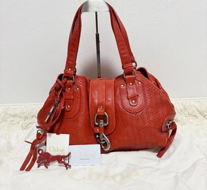 Bolso de Mano Chloe Kerala Archive Cuero Perforado Rojo con Dije de Caballo Usado - Imagen 1 de 13