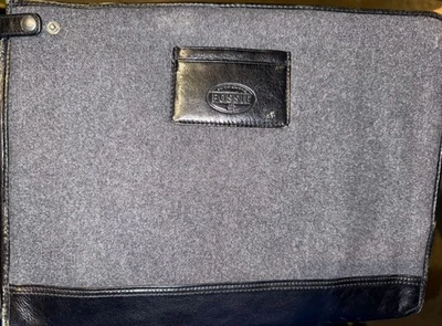 "Funda para portátil Fossil de lana carbón y cuero negro 15"" - Buen estado usado" Foto 1 de 4