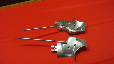 Par de soportes parasoles convertibles Ford Mustang and Cougar 1971-1973 Foto 1 de 4