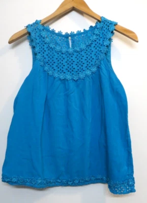 Camisa sin mangas para mujer pequeña azul floral ojales camiseta sin mangas festival boho top Foto 1 de 4