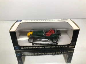 NEW-RAY 51853 CATERHAM SUPER SEVEN 7 -GREEN+YELLOW 1:32- GOOD IN BOX - Imagen 1 de 5