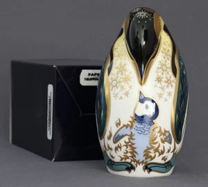 Royal Crown Derby 'Penguin & Chick' Boxed Paperweight 1st Quality Gold Stp(MMII) - Picture 1 of 12