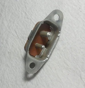 Cantidad (2) NOS A.C. Receptáculo de bloqueo para radio con cable de línea polarizada TV NTT Corp. - Imagen 1 de 5