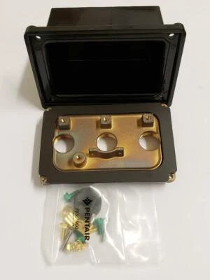 78310600 Caja de conexiones Pentair 3 capacidades 3/4" base de latón con cubierta de policarbonato  Foto 1 de 4