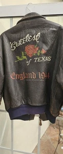 Chaqueta de cuero Avirex EE. UU. A2 Pilot Sweetest of Texas 1944 Inglaterra - Imagen 1 de 24