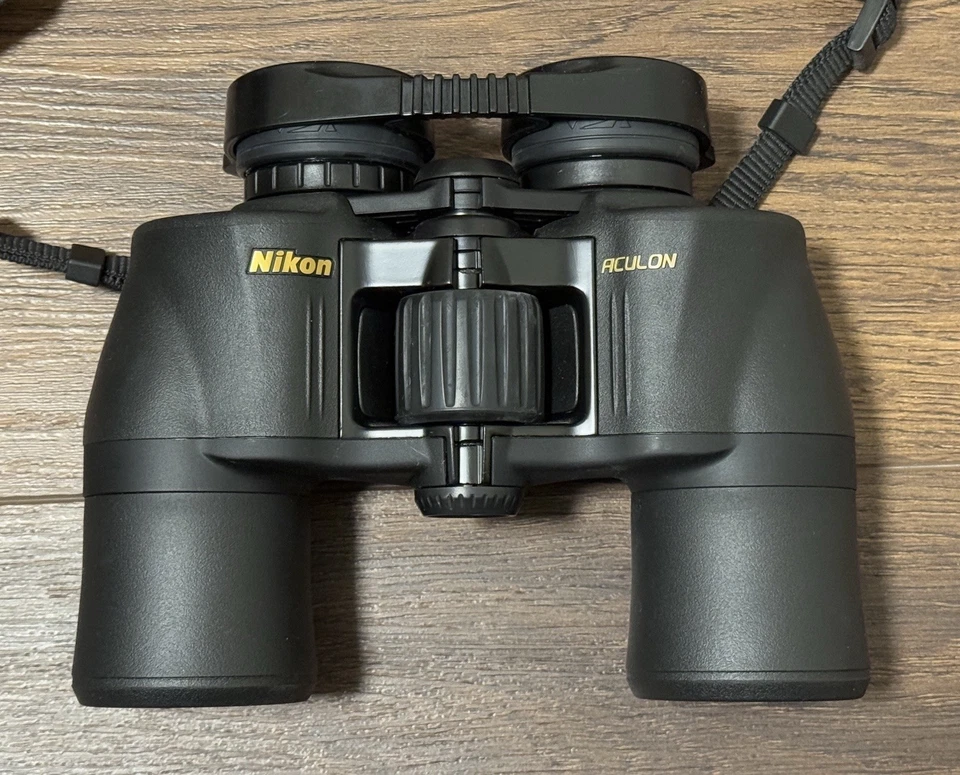 Nikon Aculon A211 10x42 Binoculars - Image 1 of 4