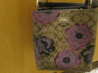 Bolso Coach Small Town Bucket con estampado floral + cartera a juego Foto 1 de 4