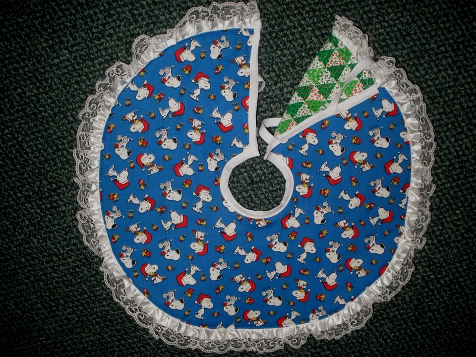 Peanuts Snoopy Falda Árbol Navidad Pequeña Foto 1 de 1