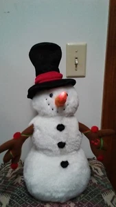 GUND LIGHT UP & MUSICAL 16" TALL SNOWMAN NOSE,BUTTONS, BERRIES ON ARMS LIGHT - Picture 1 of 6