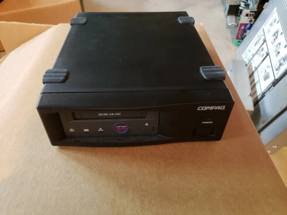 Compaq DDS Drive Unit 20/40 GB Dat EO2007 159608-002 Carbon External DAT - Image 1 of 1