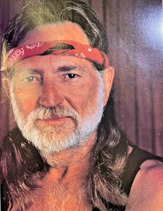 1992 Country Singer Willie Nelson - Picture 1 of 3