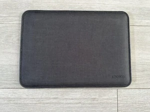 Incase ICON Sleeve w/ Woolenex for 13" MacBook Air & Pro Laptop Case Graphite - Picture 1 of 3