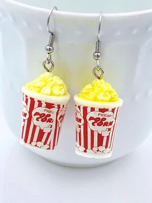 Pendientes de película tina de palomitas de maíz - Regalo para ella - Amante de las palomitas de maíz Foto 1 de 4