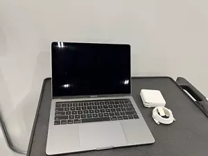 Apple 13.3-inch MacBook Pro Core i5 128 GB SSD MUHN2LLA - Picture 1 of 3