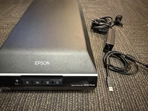 Epson Perfection V600 Scanner - Picture 1 of 2