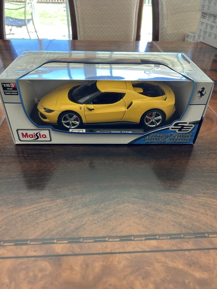 Maisto Chevrolet Camaro SS RS 1:24 Car - Yellow