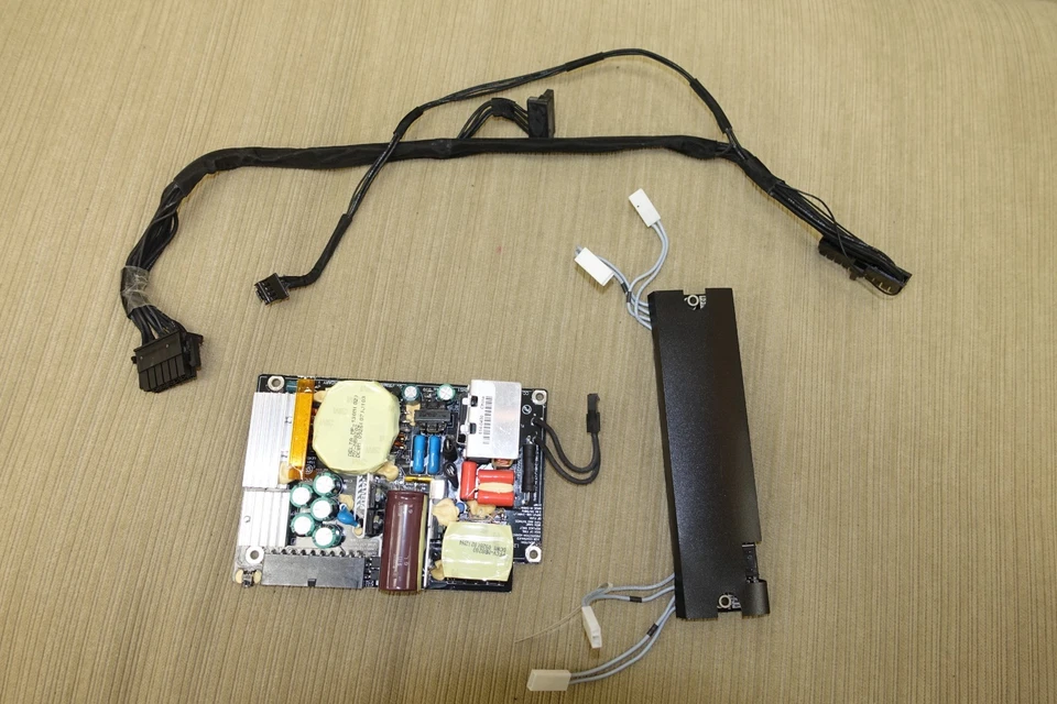 Apple iMac A1224 Power Supply 180W 614-0430 DELTA  ADP-170AF.SKU16793 + EXTRAS!! - Image 1 of 4