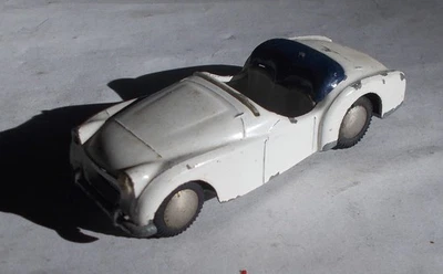 Tekno Triumph TR2 - Photo 1/4