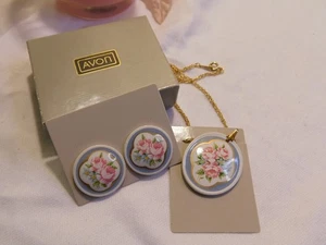 Avon Porcelain Bouquet Pendant Necklace and Earrings Vintage Set 1988 - Picture 1 of 7