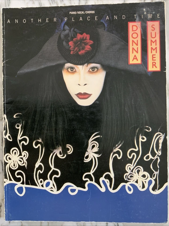 Cancionero Donna Summer OTRO LUGAR Y TIEMPO 1989 RARO!!! Partituras P/V/G Foto 1 de 4