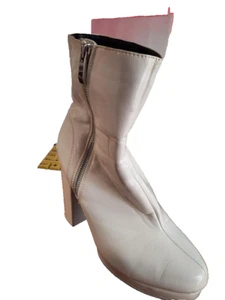 WildDiva PU Leather  Block Heel Boot Side Zipper White Size 9 Worn Once - Picture 1 of 12