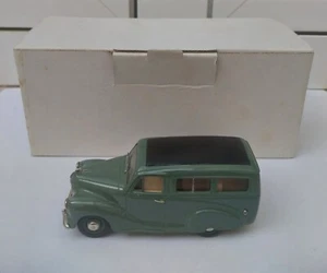 Austin A40 Devon Countryman green Kenna MIB 1:43 n ford jaguar smts wm conquest - Imagen 1 de 9