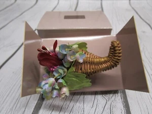 Vintage Avon Cornucopia Brooch Silk Flowers - 1992 - Brand New in Box - Picture 1 of 8