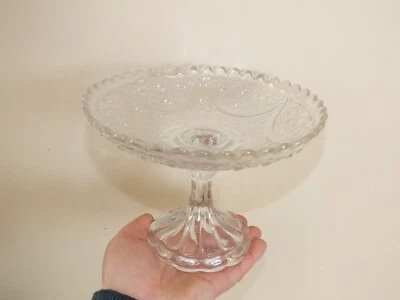 + Ancienne coupe présentoir en verre moulé, bords dentelés + - Photo 1/4