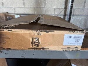 Tripp Lite series SmartPro 120V 1kVA 800W SMART1000RM1U UPS - Picture 1 of 2