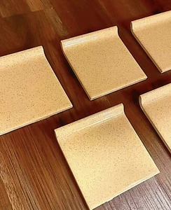 5 Vintage Keramik Wand Schlamm Kappe Fliesen Bullnose 4,25” (4-1/4”) Gelbgold gesprenkelt - Bild 1 von 3