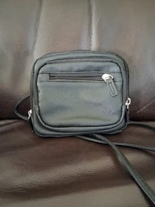 Kleine schwarze Umhängetasche/Geldbörse, mehrere Taschen Organisation, Kunstleder - Bild 1 von 14