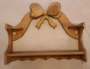 Vintage 24" Wood Bow Shelf W/ Pegs Rustic Dark Wood Cottagecore - Bild 1 von 18