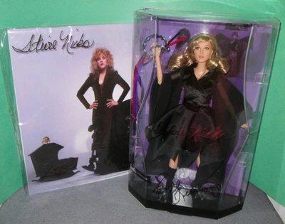 1-е издание Stevie Nicks Barbie/Calendar от Herbie Worthington с подписью Bill G. - Изображение 1 из 4