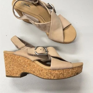 Sandali Clarks beige pelle plateau donna 9 Giselle colomba scarpe comode zeppa - Foto 1 di 10