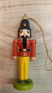 Nussknacker rot-gelb Miniatur Baumbehang Erzgebirge Dregeno? 8cm - Bild 1 von 6