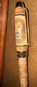 Scrimshaw Lion Ballpoint Pen In Wood Box By American Artist Sandra Brady RARE - Picture 1 of 7