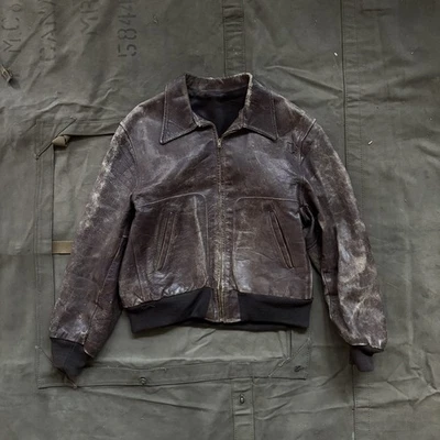 40-е винтажная коричневая кожаная куртка-бомбер из конской кожи с когтями на молнии средний размер искусственно состаренная - Изображение 1 из 4