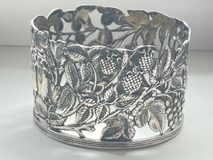 800 er Silber Flaschenhalter Floral mit Erdbeeren, 76 gr - Picture 1 of 7