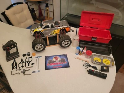 Traxxas 1/10 T-Maxx 3.3 4x4 Race Truck - Model 4909 Nitro. Less than 10 hrs Run. - Image 1 of 4