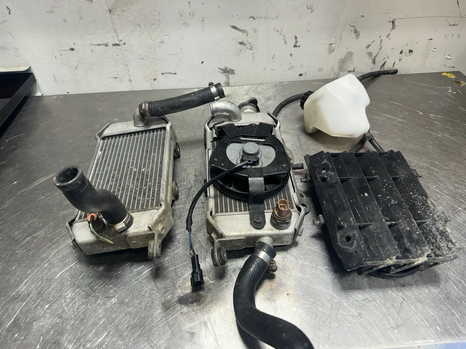 Radiadores radiadores izquierdo y derecho Kawasaki KLX250S 2009 OEM con ventilador Foto 1 de 4